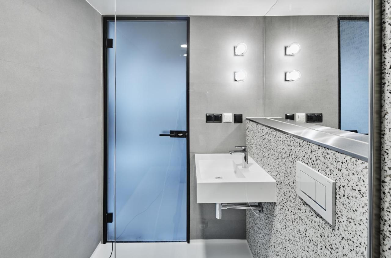 New Port - Premium Floating Aparthotel クラクフ エクステリア 写真