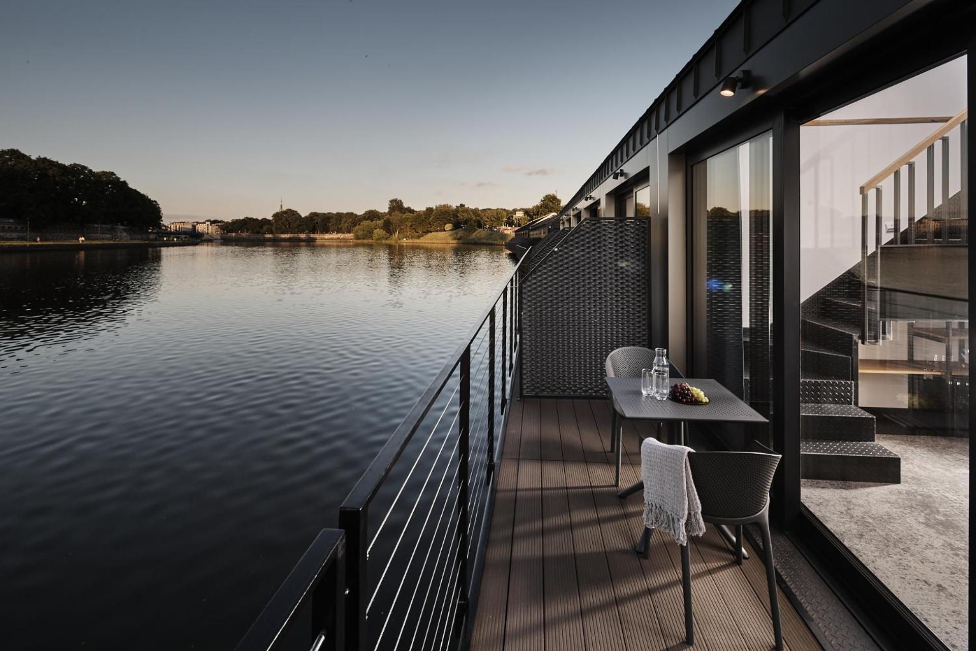 New Port - Premium Floating Aparthotel クラクフ エクステリア 写真