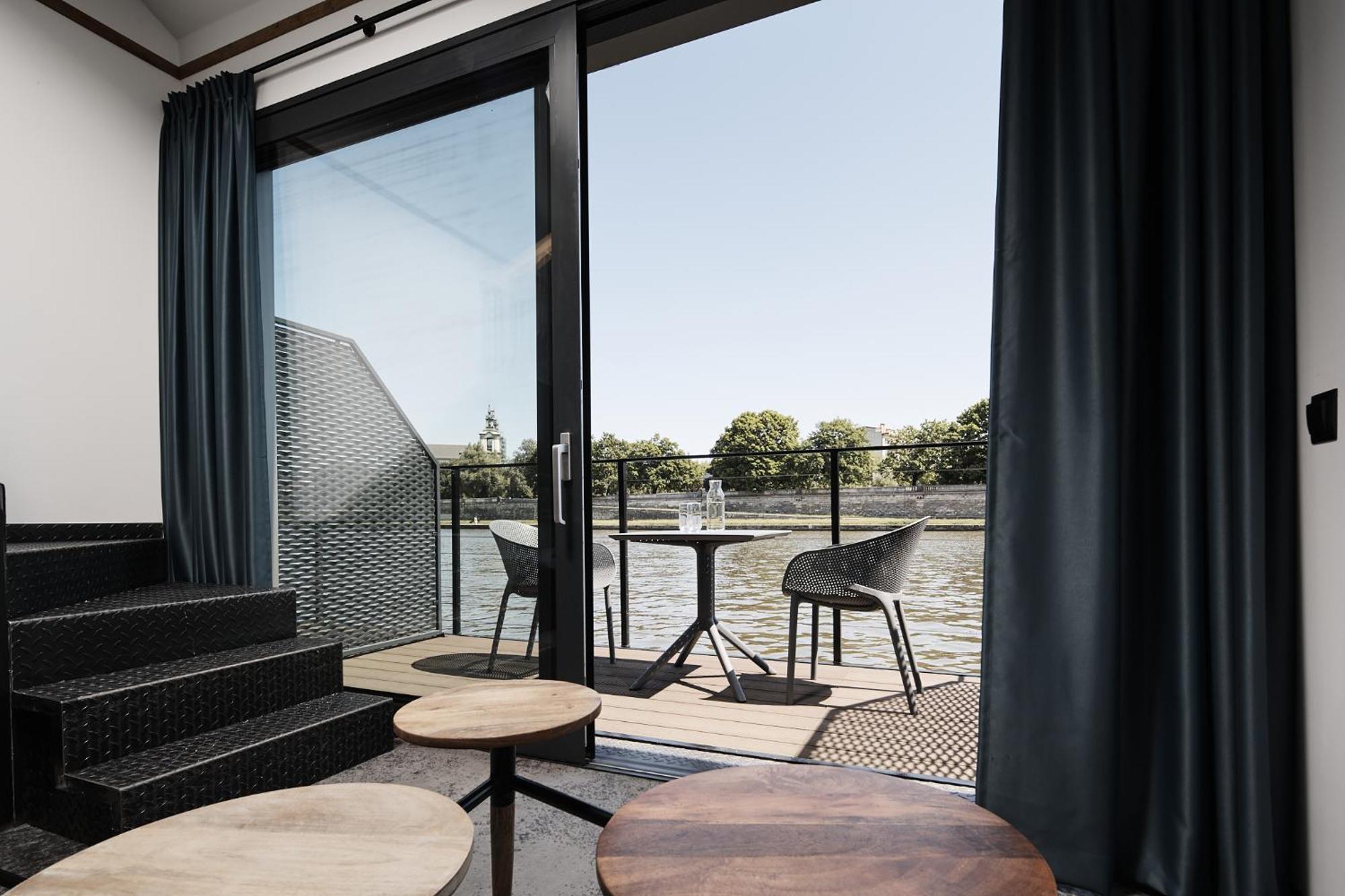 New Port - Premium Floating Aparthotel クラクフ エクステリア 写真